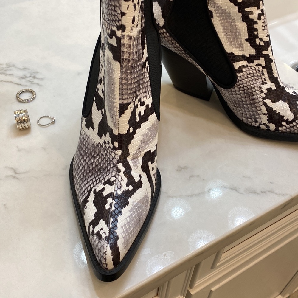 Zara boots. Worn once. Super cute just have not worn. Smoke and pet free home - Picture 6 of 6